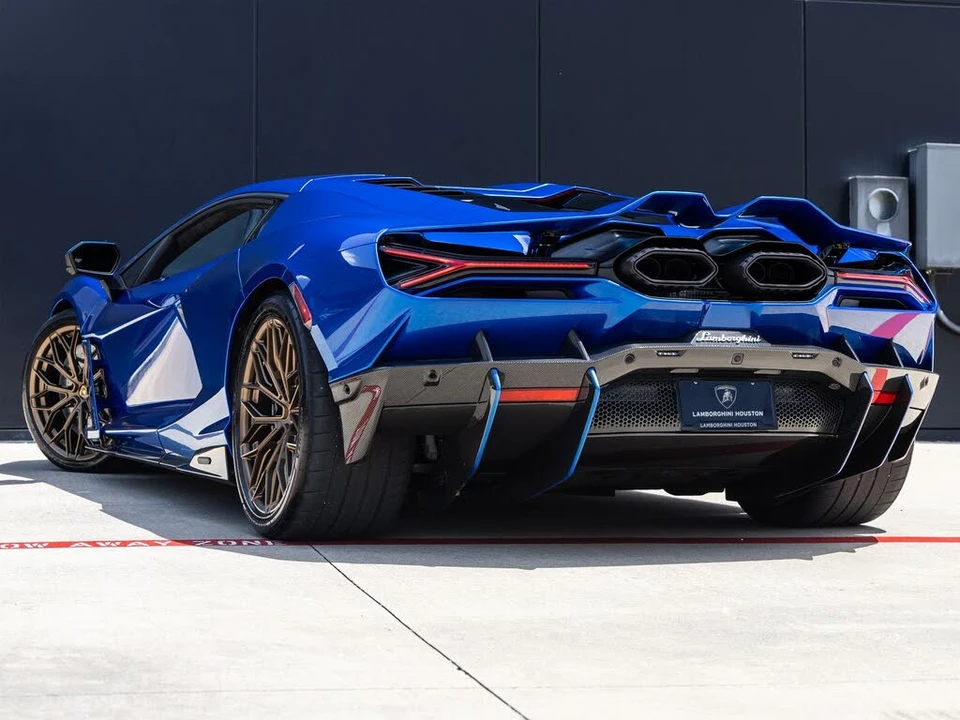 2025 Lamborghini Revuelto - Image 8 of 31