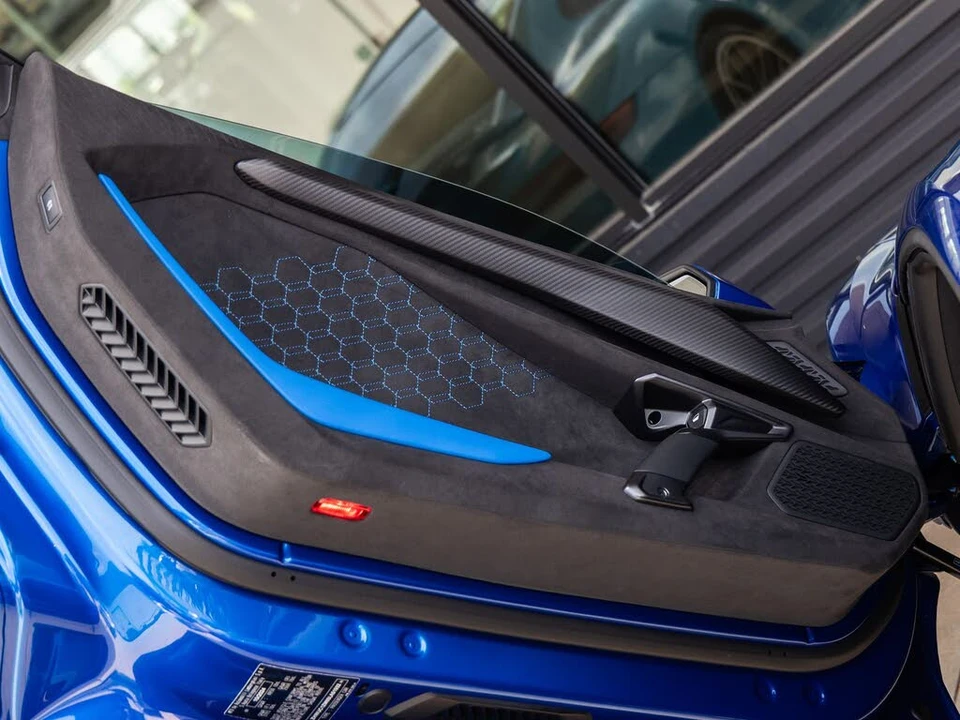 2025 Lamborghini Revuelto - Image 30 of 31