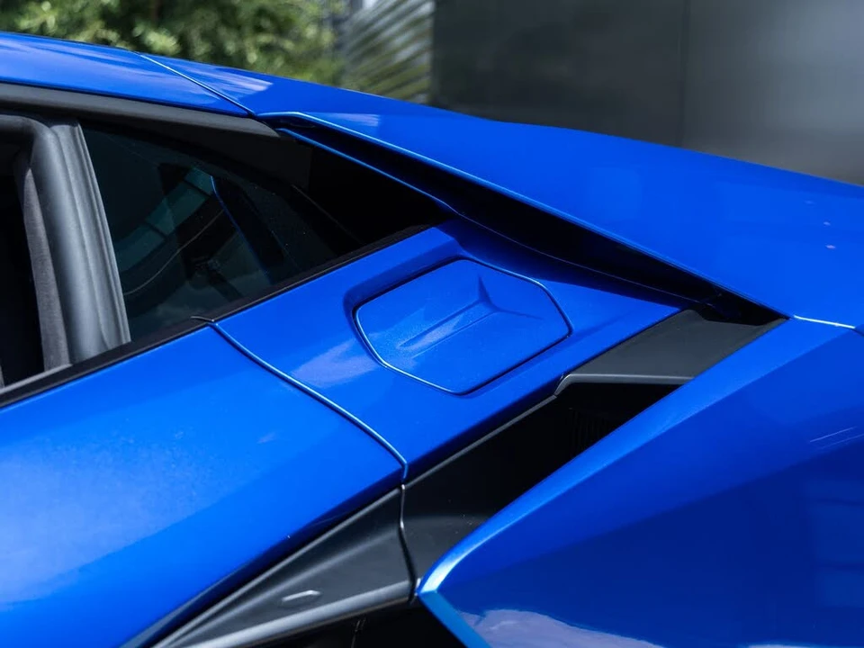 2025 Lamborghini Revuelto - Image 28 of 31