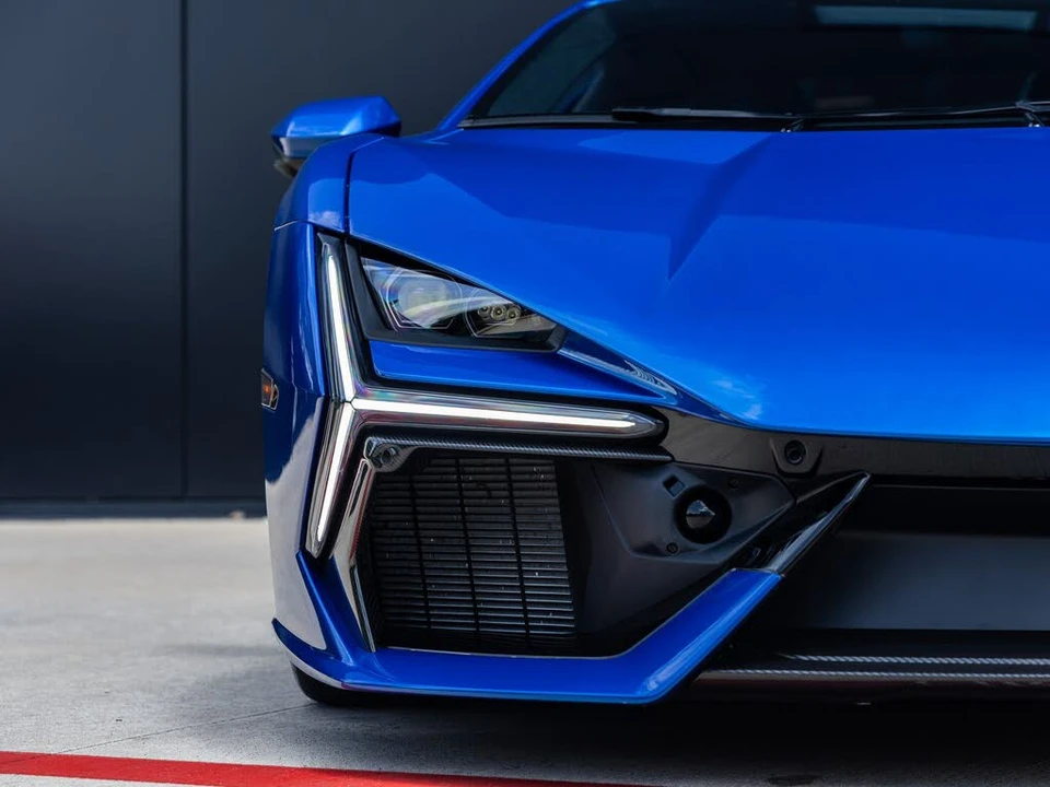 2025 Lamborghini Revuelto - Image 25 of 31