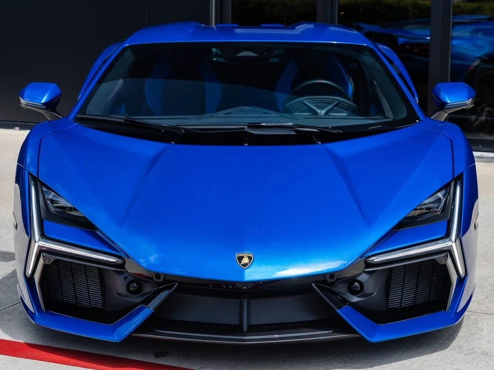 2025 Lamborghini Revuelto - Image 5 of 31