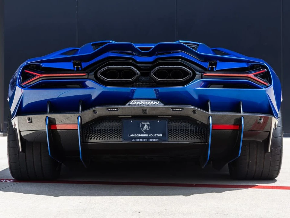 2025 Lamborghini Revuelto - Image 9 of 31