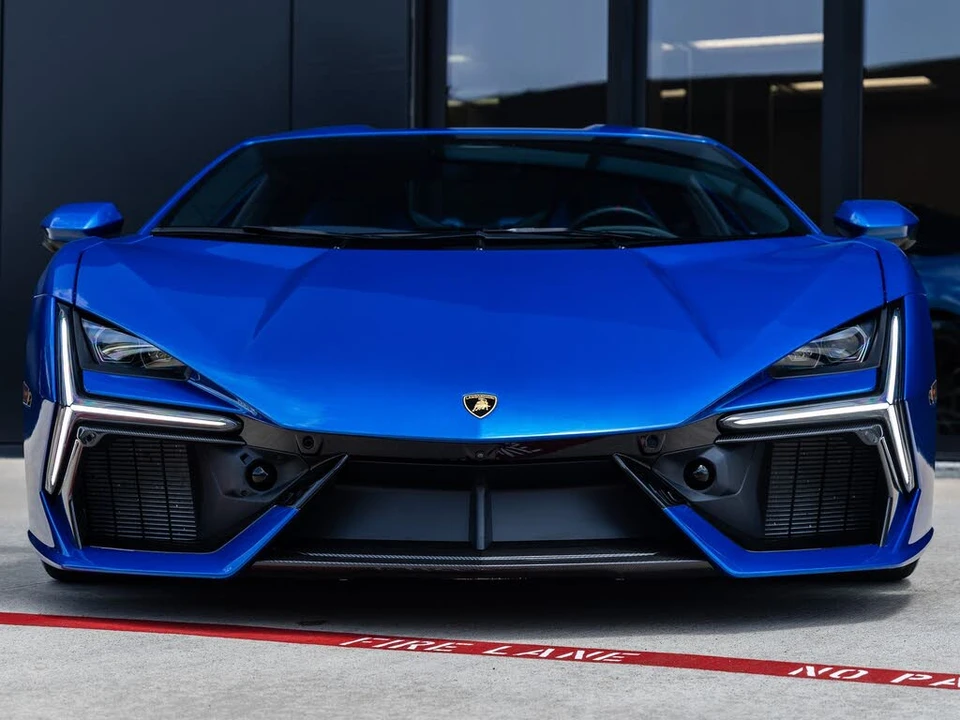 2025 Lamborghini Revuelto - Image 6 of 31