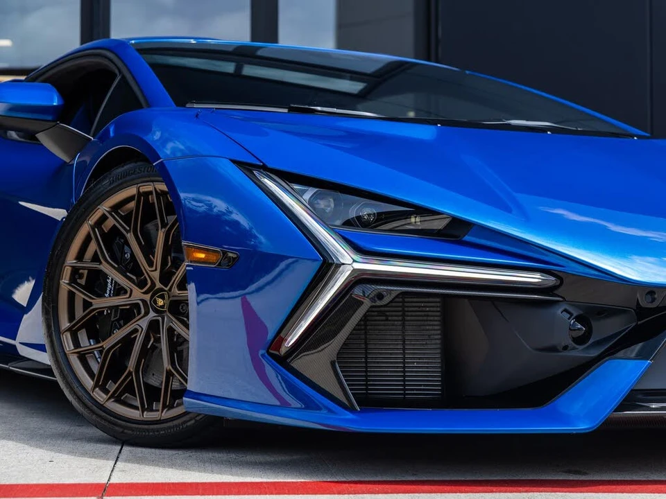 2025 Lamborghini Revuelto - Image 26 of 31