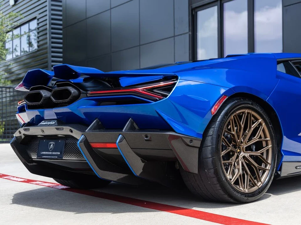 2025 Lamborghini Revuelto - Image 18 of 31