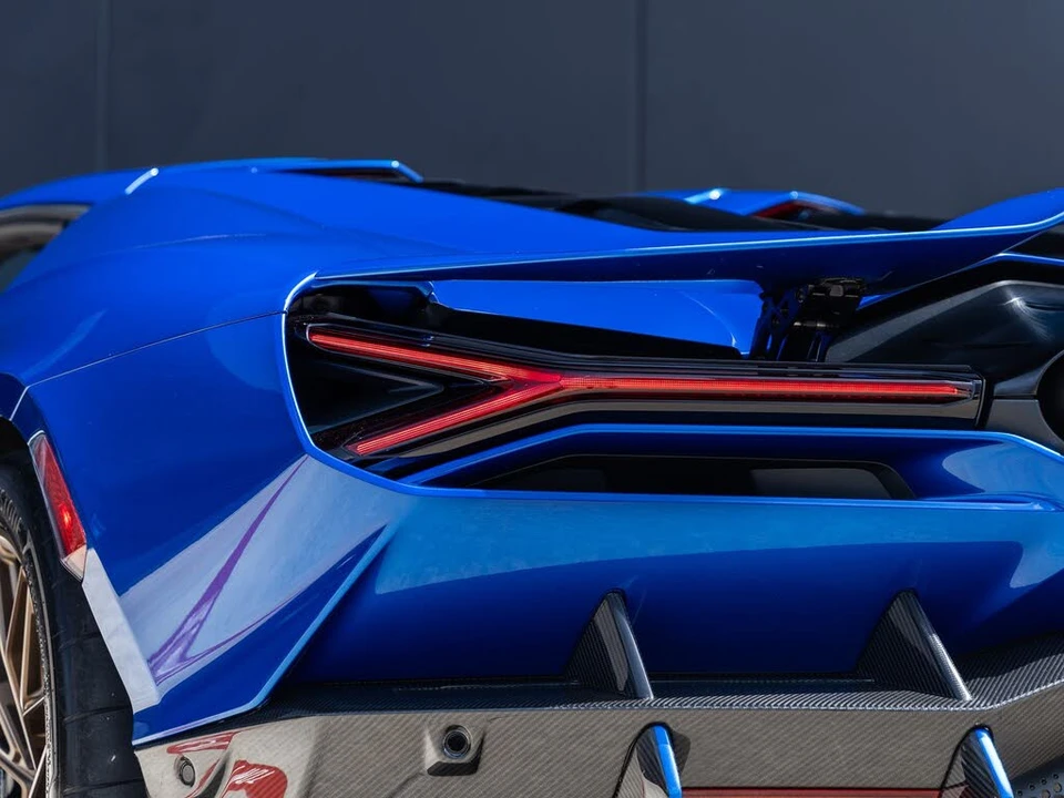 2025 Lamborghini Revuelto - Image 14 of 31