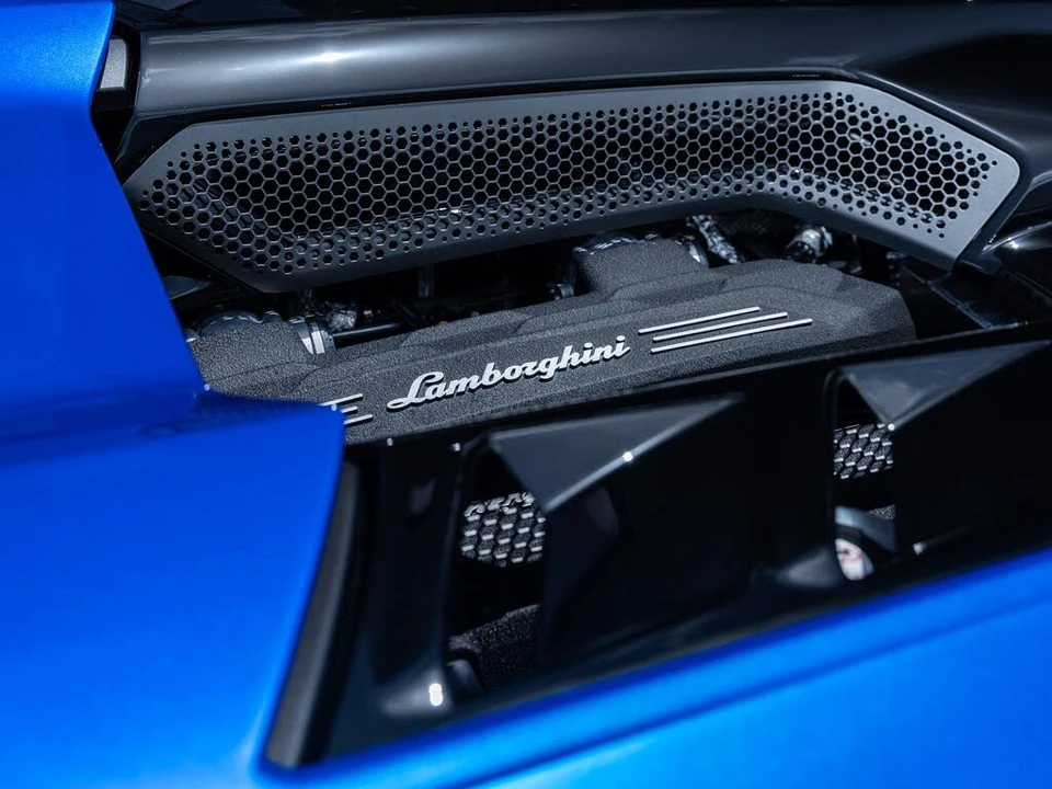 2025 Lamborghini Revuelto - Image 20 of 31
