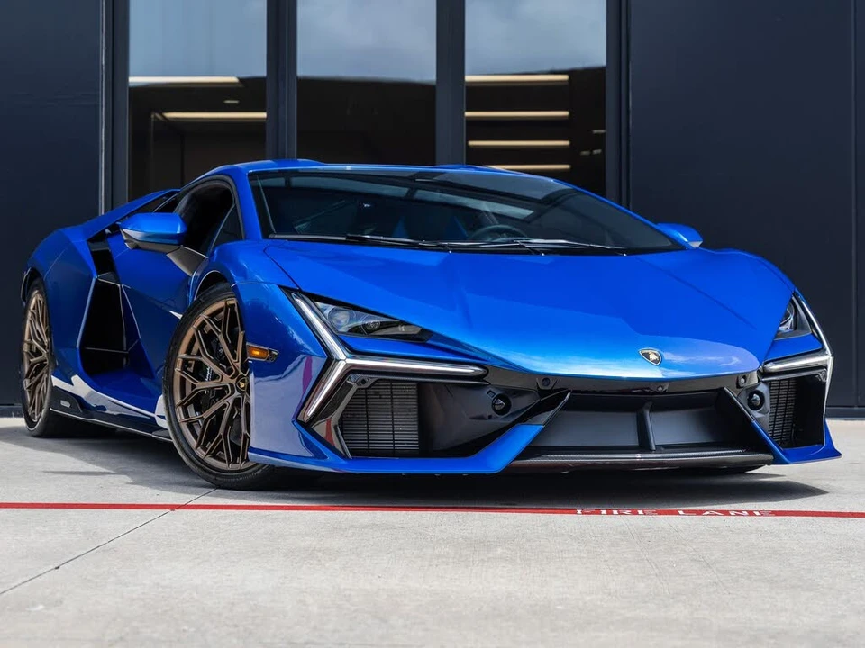 2025 Lamborghini Revuelto - Image 3 of 31
