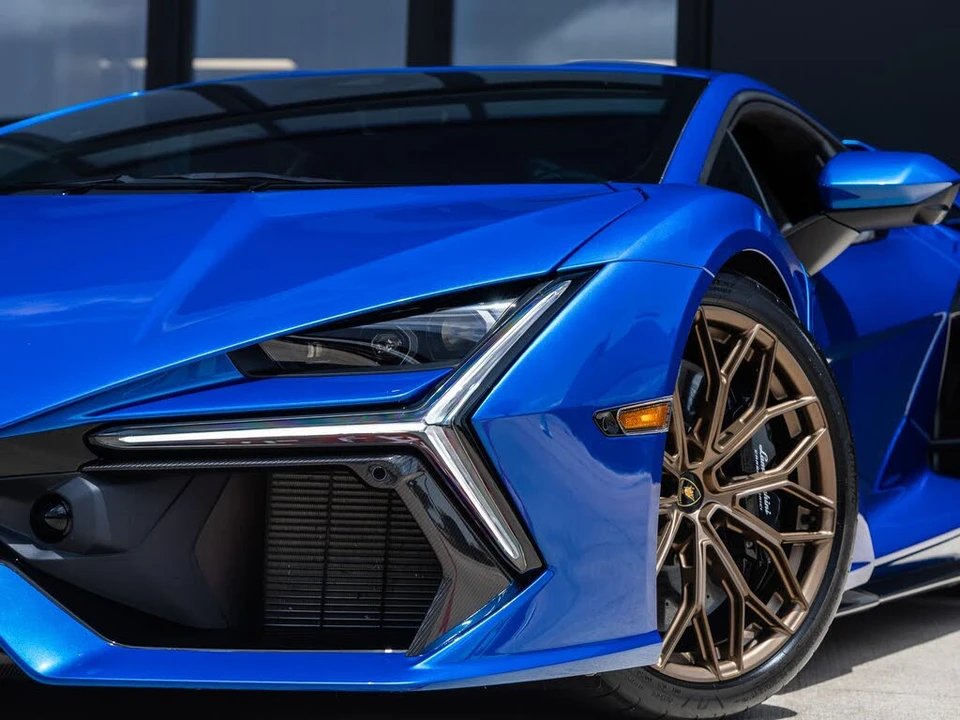 2025 Lamborghini Revuelto - Image 22 of 31