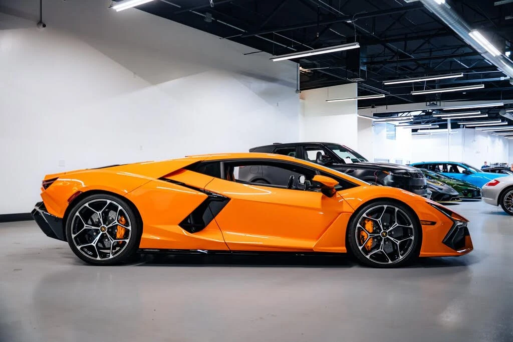 2025 Lamborghini Revuelto - Image 6 of 31