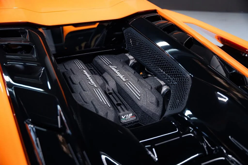 2025 Lamborghini Revuelto - Image 23 of 31