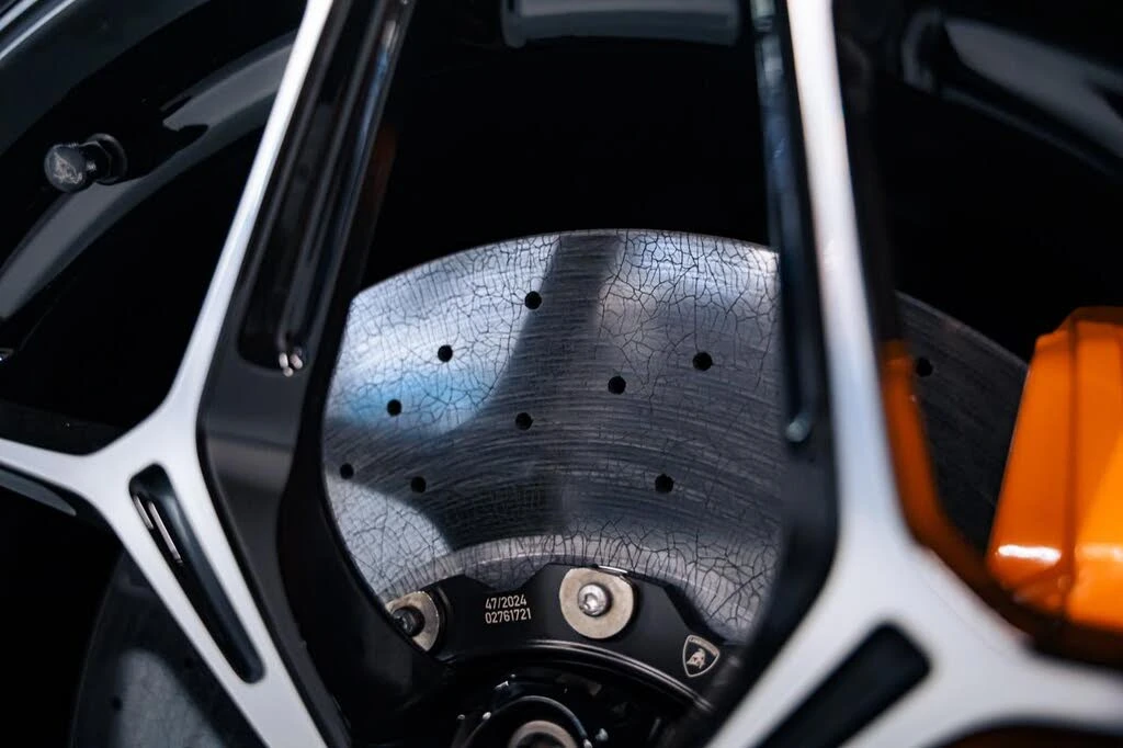 2025 Lamborghini Revuelto - Image 19 of 31