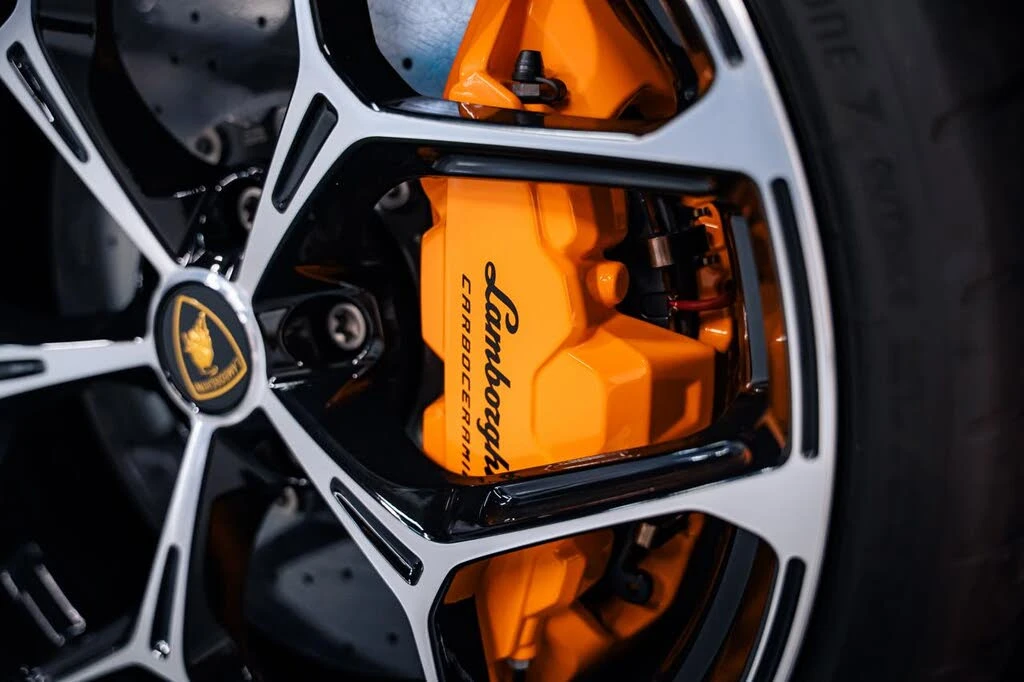 2025 Lamborghini Revuelto - Image 18 of 31