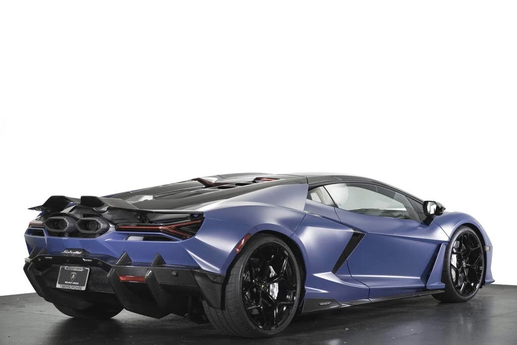 2025 Lamborghini Revuelto - Image 27 of 28