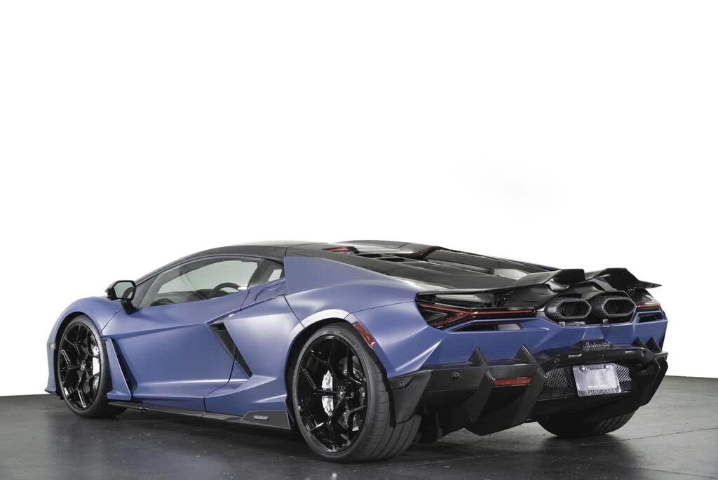 2025 Lamborghini Revuelto - Image 25 of 28