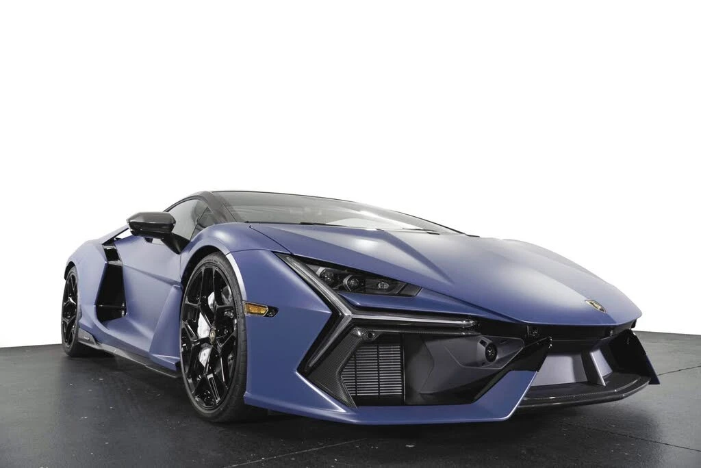 2025 Lamborghini Revuelto - Image 12 of 28