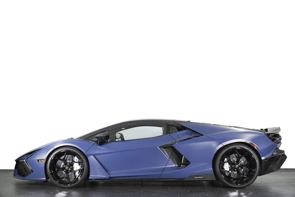 2025 Lamborghini Revuelto - Image 24 of 28