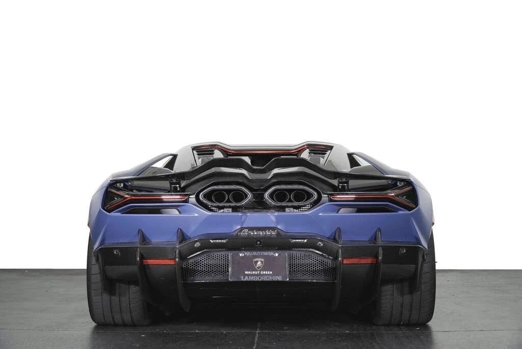 2025 Lamborghini Revuelto - Image 15 of 28