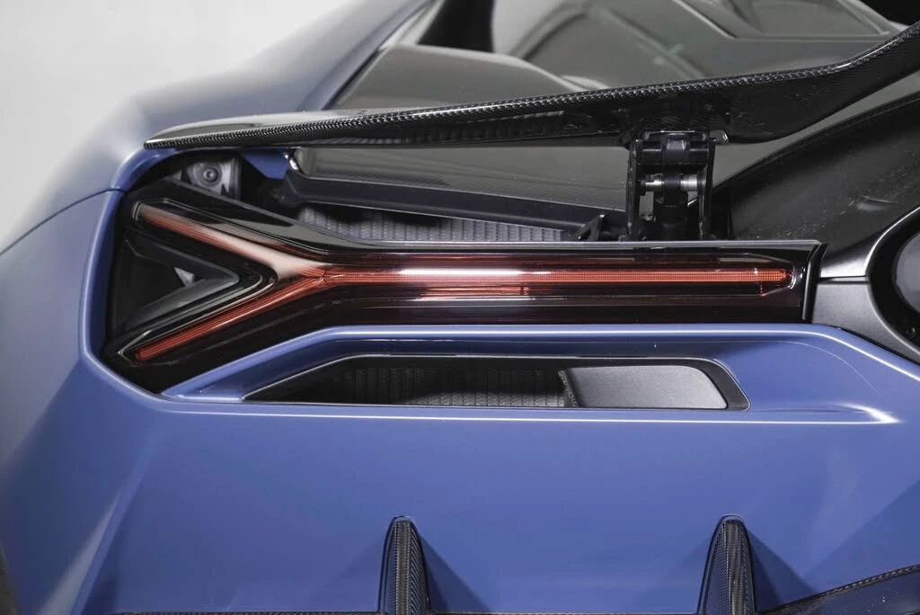 2025 Lamborghini Revuelto - Image 16 of 28