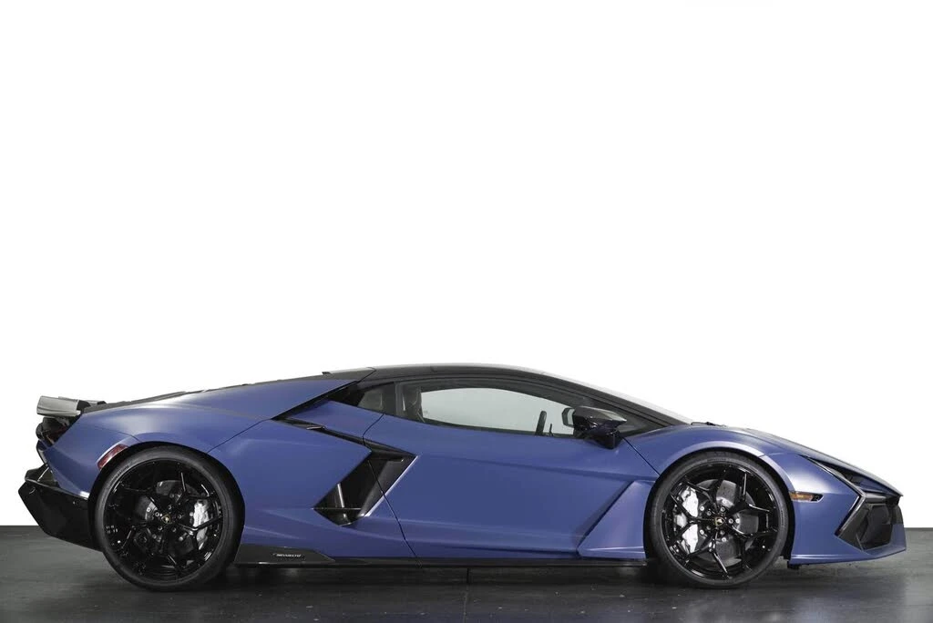 2025 Lamborghini Revuelto - Image 14 of 28