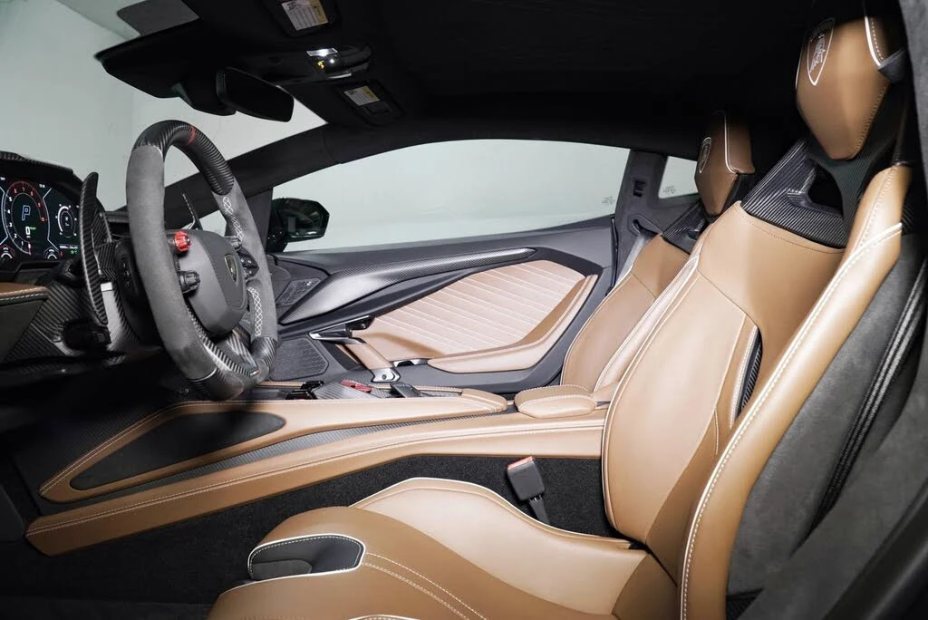 2025 Lamborghini Revuelto - Image 17 of 28