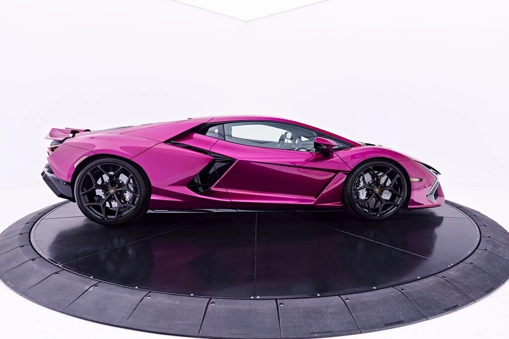 2025 Lamborghini Revuelto - Image 17 of 31