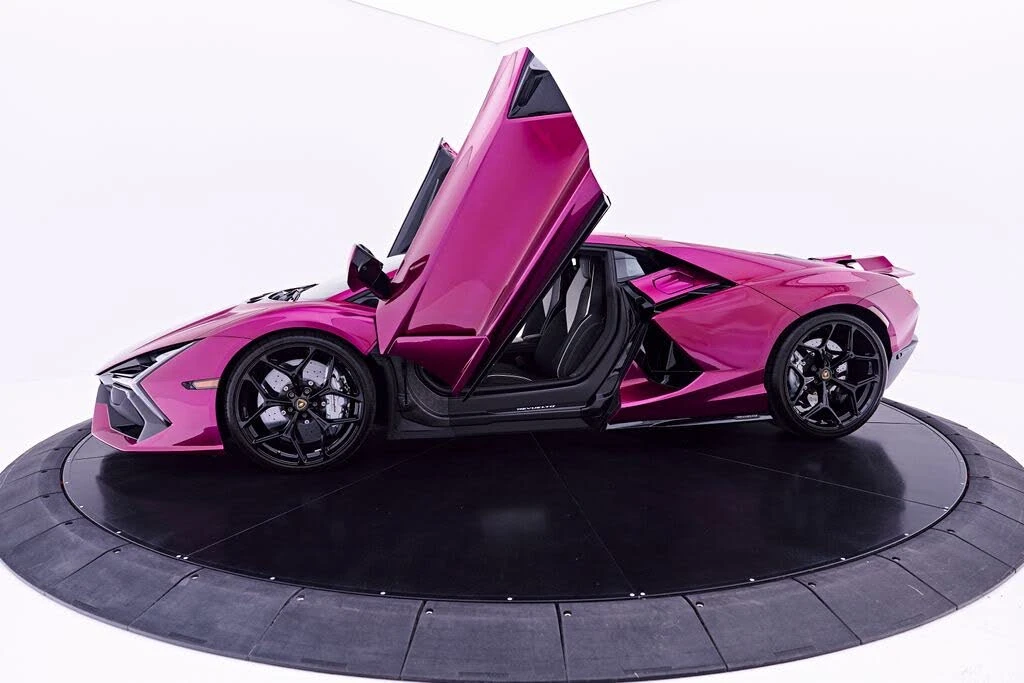 2025 Lamborghini Revuelto - Image 21 of 31