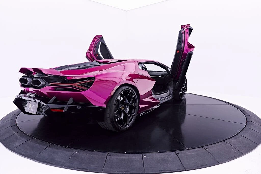 2025 Lamborghini Revuelto - Image 24 of 31