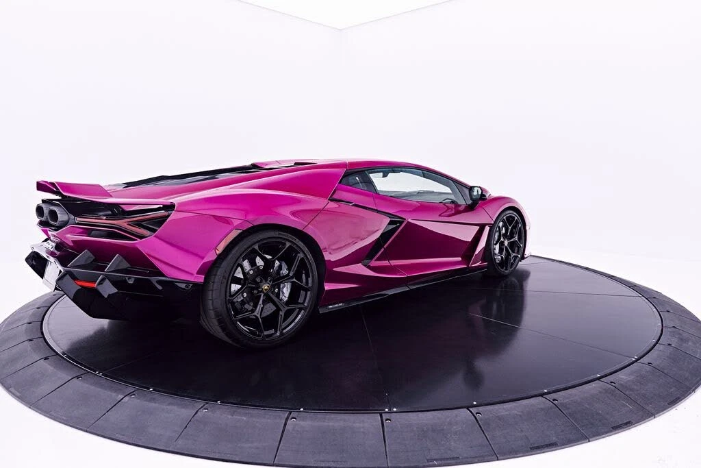 2025 Lamborghini Revuelto - Image 16 of 31