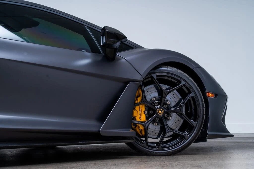 2025 Lamborghini Revuelto - Image 10 of 31