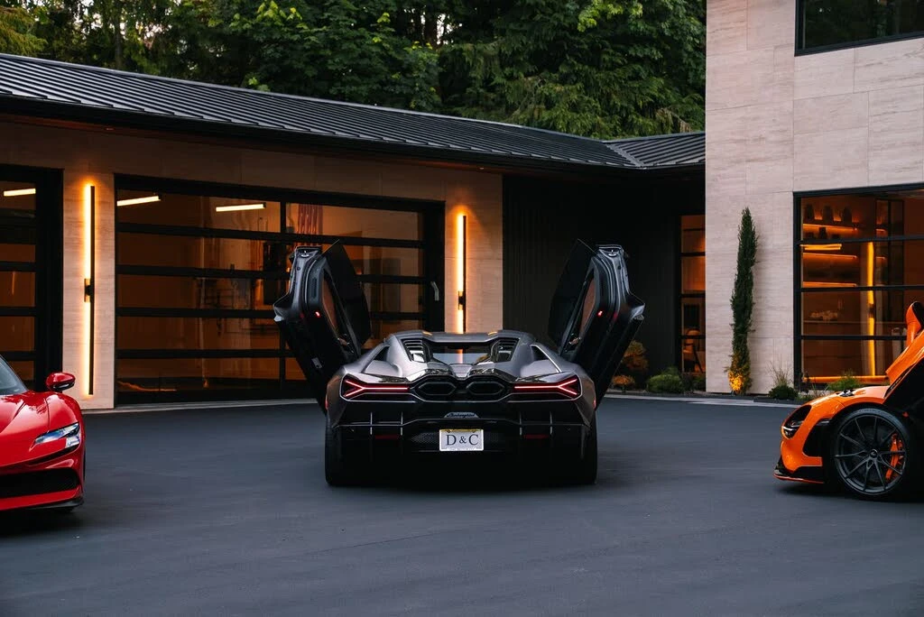 2025 Lamborghini Revuelto - Image 24 of 31