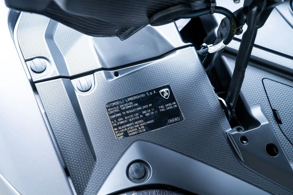 2025 Lamborghini Revuelto - Image 26 of 31