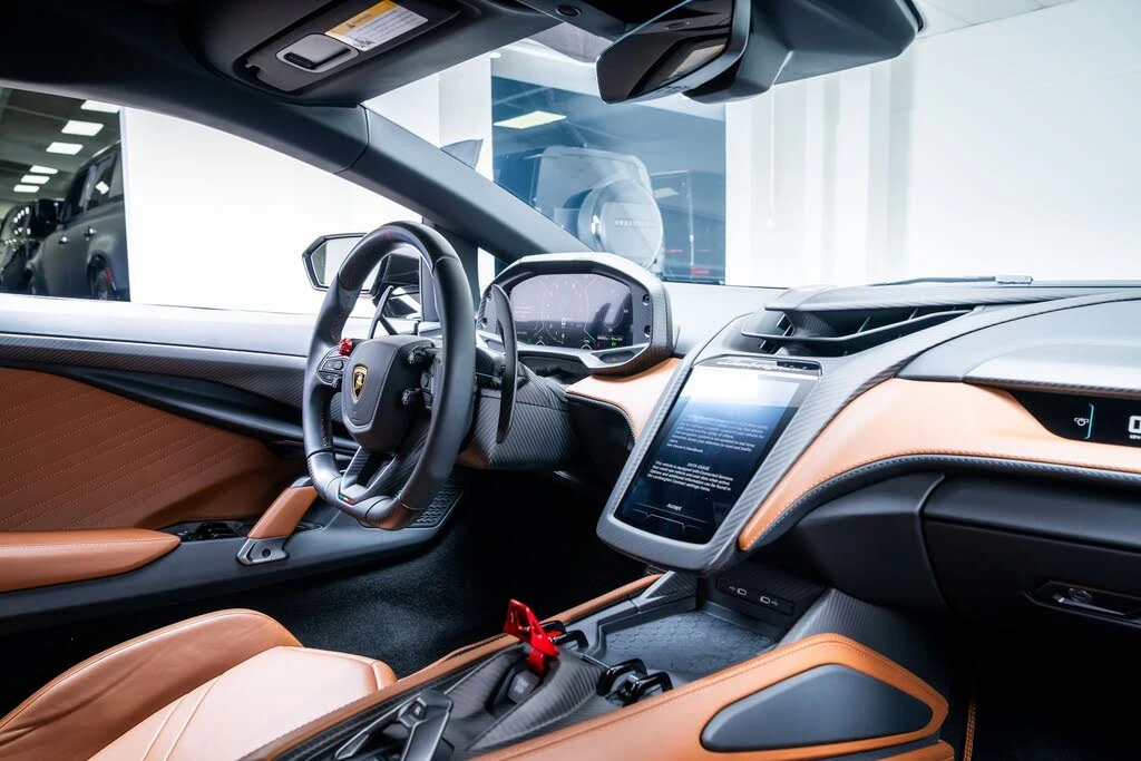 2025 Lamborghini Revuelto - Image 29 of 31