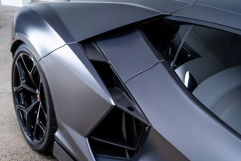 2025 Lamborghini Revuelto - Image 17 of 31