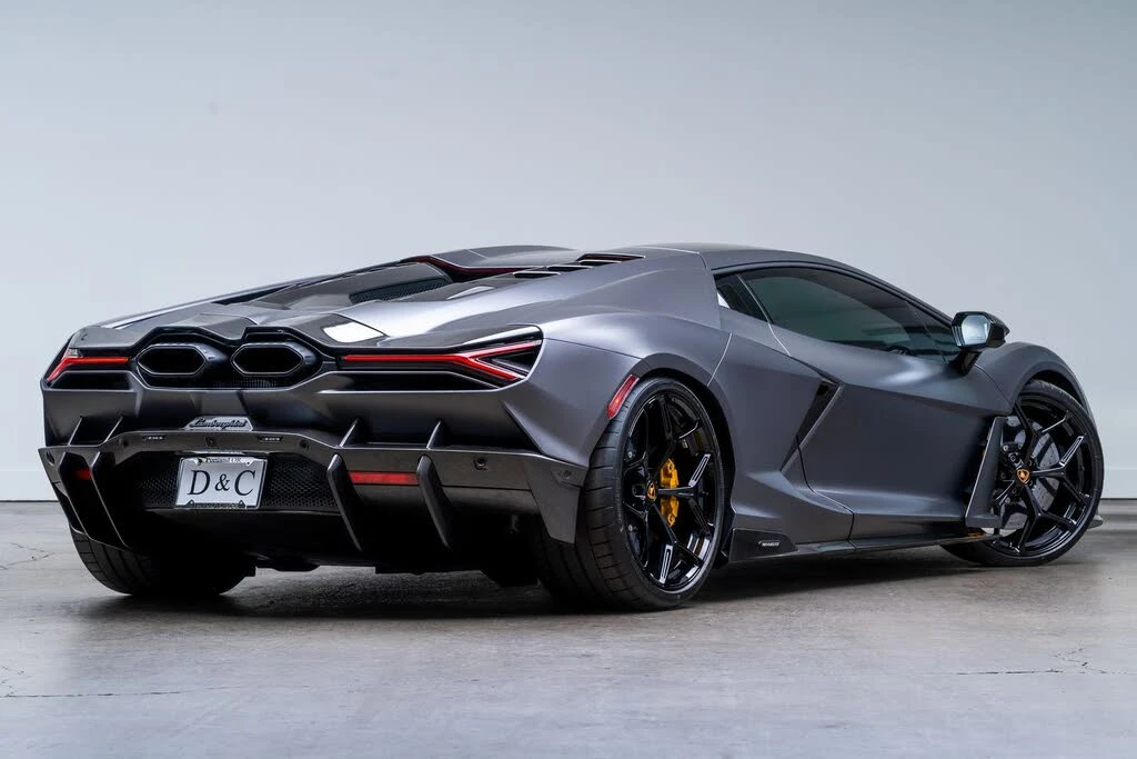 2025 Lamborghini Revuelto - Image 8 of 31