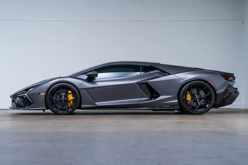 2025 Lamborghini Revuelto - Image 5 of 31