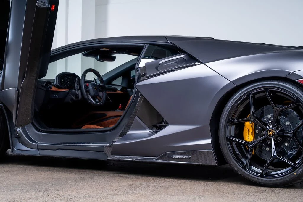 2025 Lamborghini Revuelto - Image 21 of 31