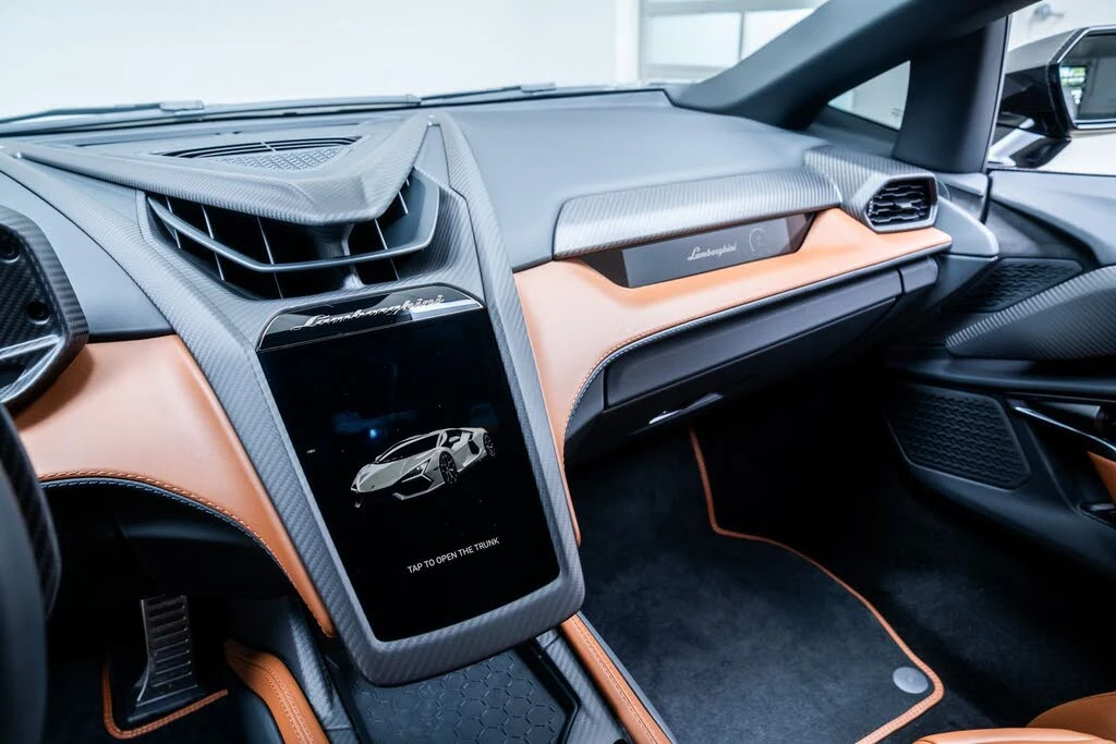2025 Lamborghini Revuelto - Image 28 of 31