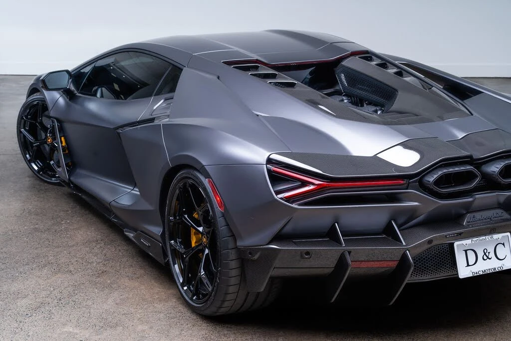 2025 Lamborghini Revuelto - Image 12 of 31