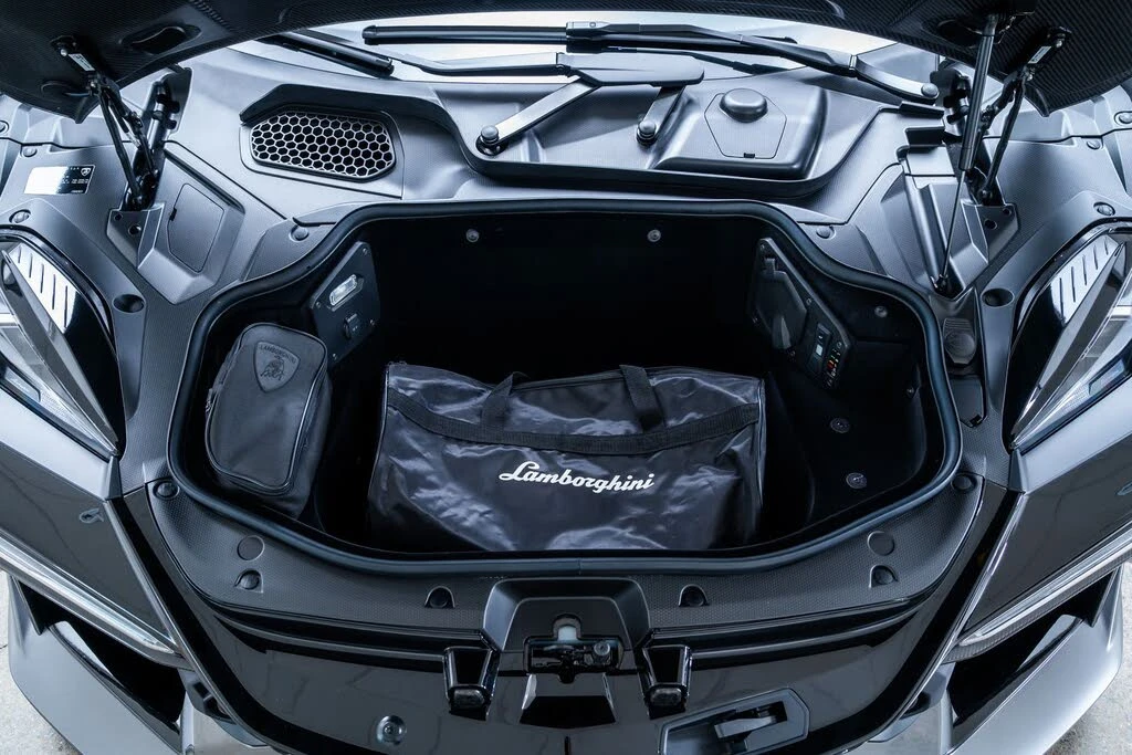 2025 Lamborghini Revuelto - Image 25 of 31