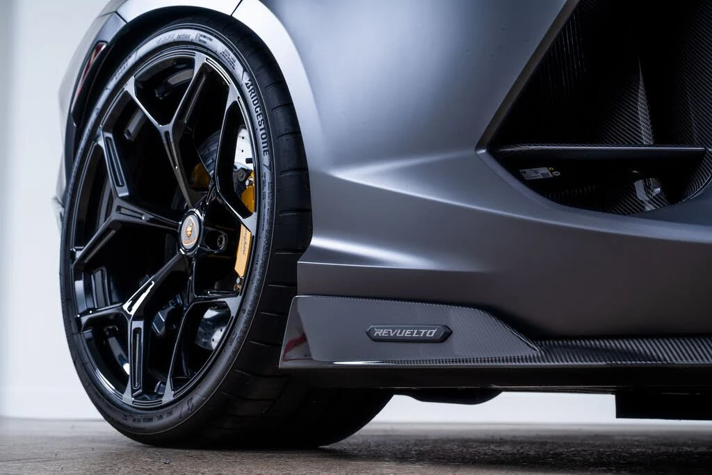 2025 Lamborghini Revuelto - Image 16 of 31