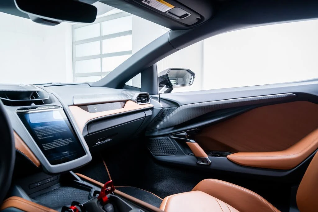 2025 Lamborghini Revuelto - Image 30 of 31