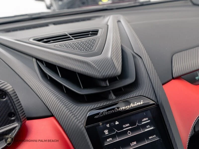2025 Lamborghini Revuelto - Image 15 of 31