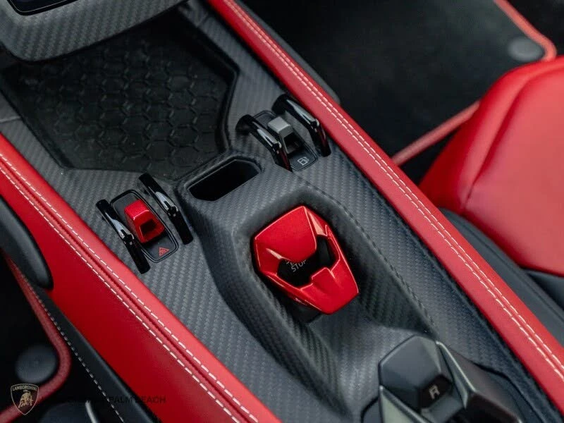 2025 Lamborghini Revuelto - Image 17 of 31
