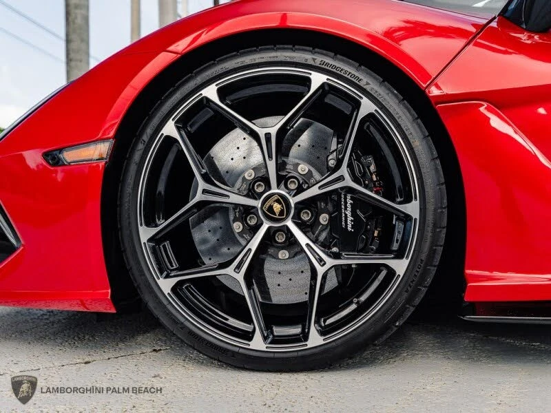 2025 Lamborghini Revuelto - Image 29 of 31