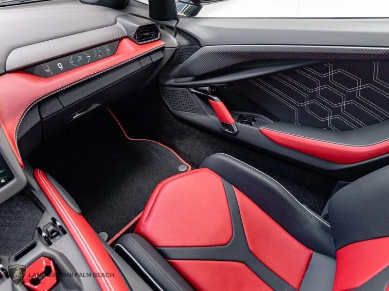 2025 Lamborghini Revuelto - Image 12 of 31