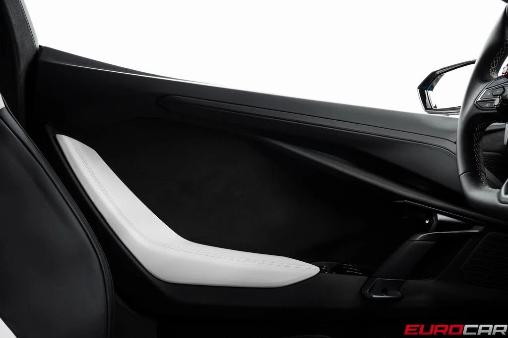 2025 Lamborghini Revuelto - Image 29 of 31