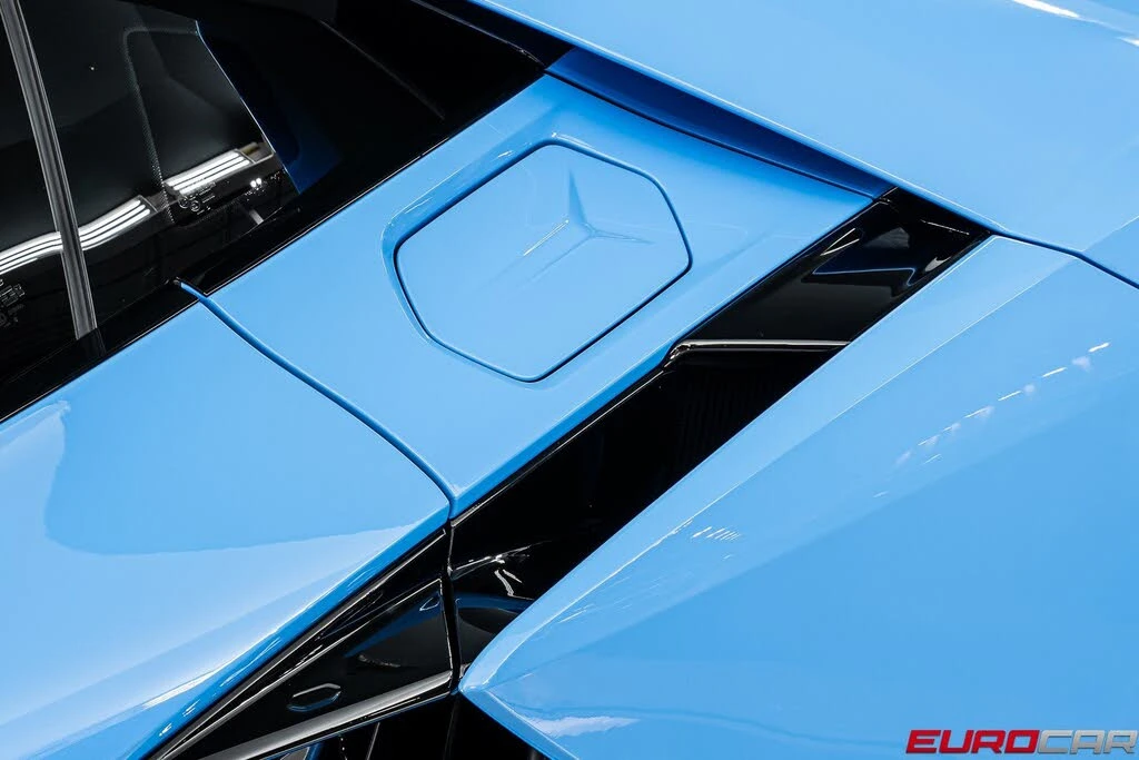 2025 Lamborghini Revuelto - Image 17 of 31