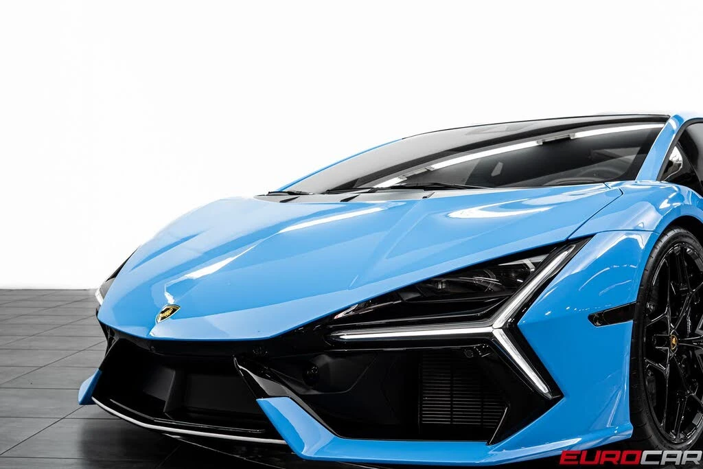 2025 Lamborghini Revuelto - Image 14 of 31