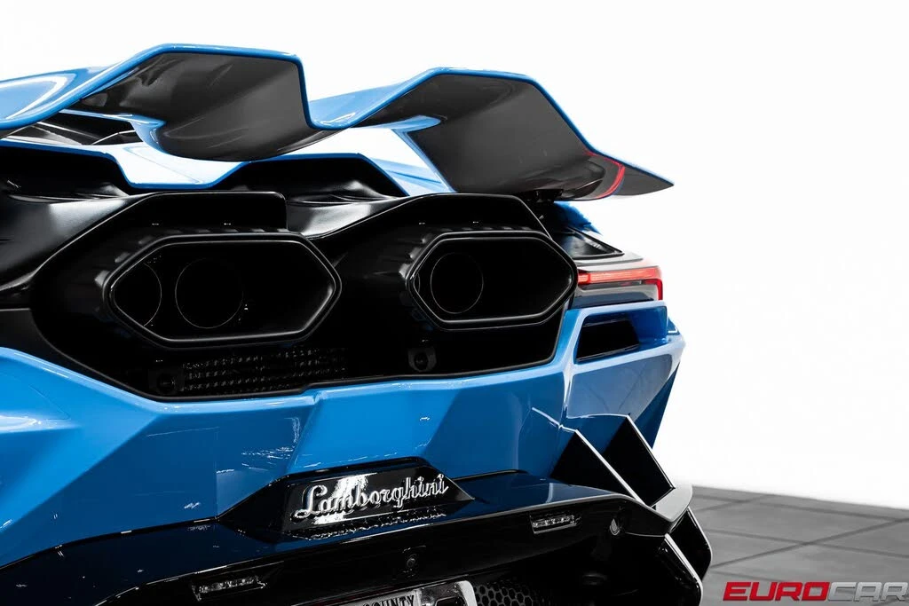 2025 Lamborghini Revuelto - Image 24 of 31